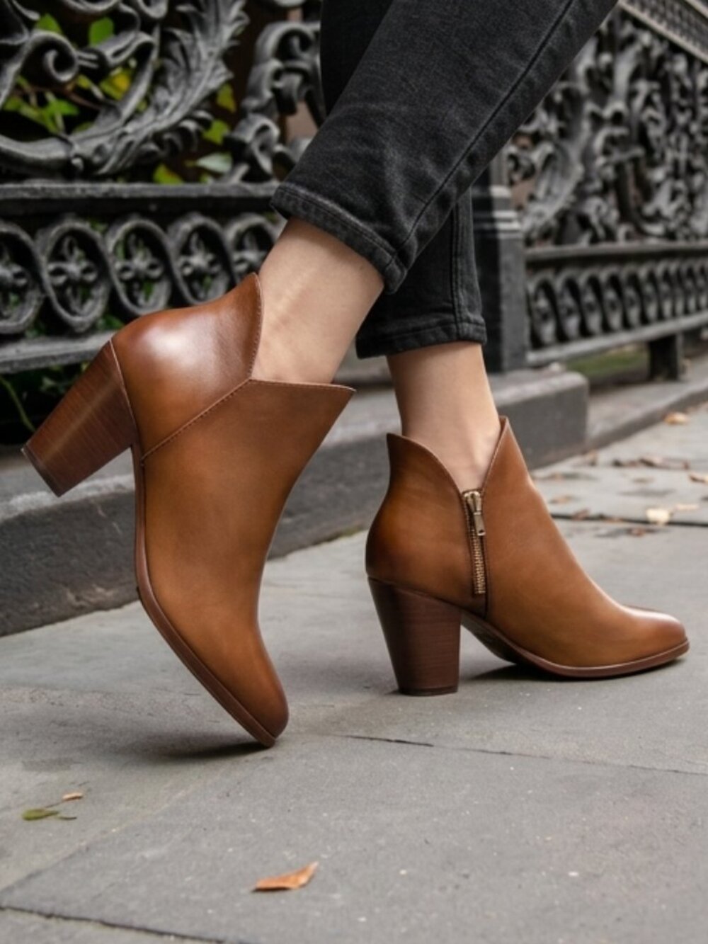 Thursday Boot Company Uptown Brown Leather Ankle Boots Block Heel Side Zip 8.5